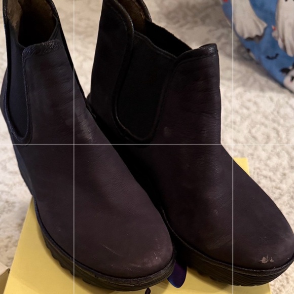 Fly barely used Navy and Black Shoes size 6 Brand Fly - Picture 1 of 5